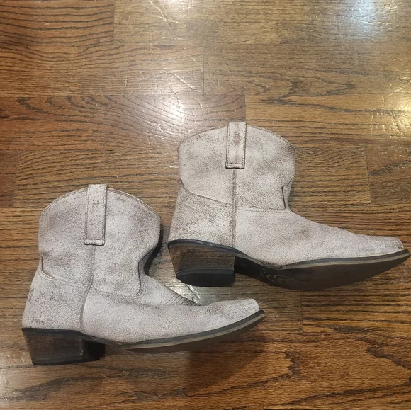 Roper Cowboy Boots In Crackled Cream White - Picture 3 of 9